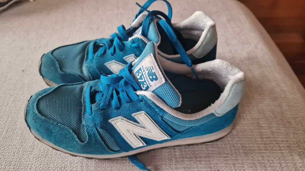 pantofi sport 38; 2 buc la 250  div marci