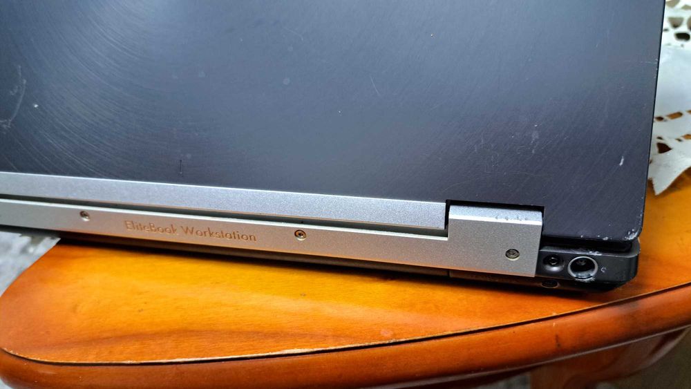 VAND laptop HP8570W in stare de functionare