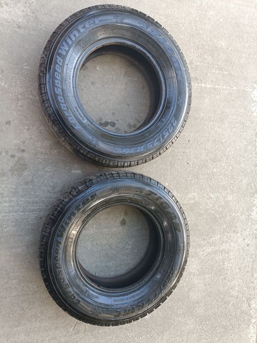 Vând 2 anvelope de iarnă Tigar 225/75/R16 C