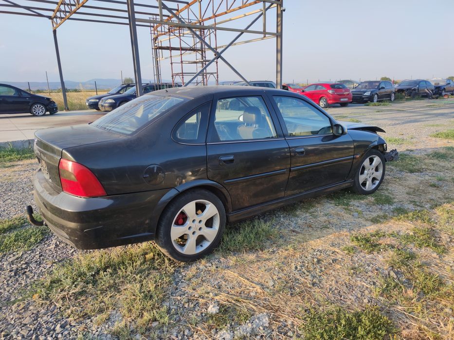 Продавам Опел Вектра Б 2.2 125 зендер НА ЧАСТИ /Opel Vectra B 2.2 dti