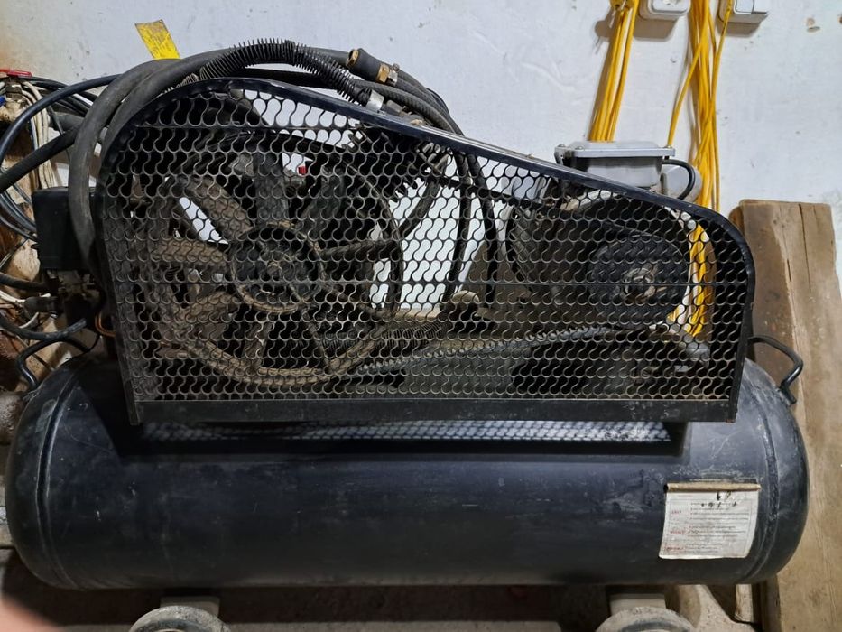 Продам Компрессор в отличном Состоянии