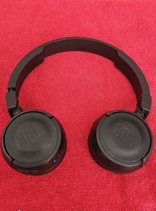 Продавам слушалки JBL T450BT