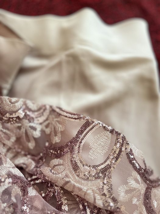 Vecherni kuylak 1 marta kiyilgan x xl razmerlaga tugri keladi