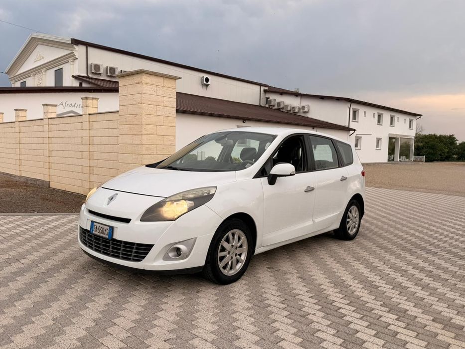Renault scenic 1.9 dci - 7 locuri , navigație , keyless , euro 5 etc