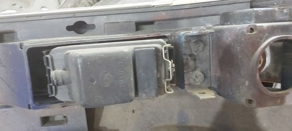 Бампер передний ауди 90