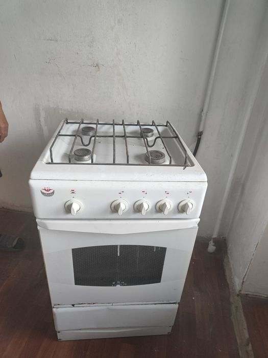 Продам газовую плиту