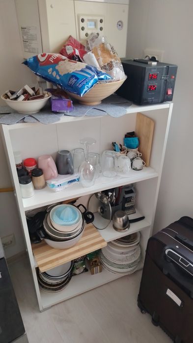 Comoda cu rafturi albă
