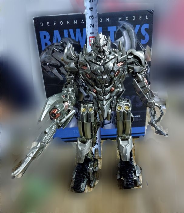 Трансформиращ се модел  Мегатрон/Megatron и Оптимус Прайм от Трансформ