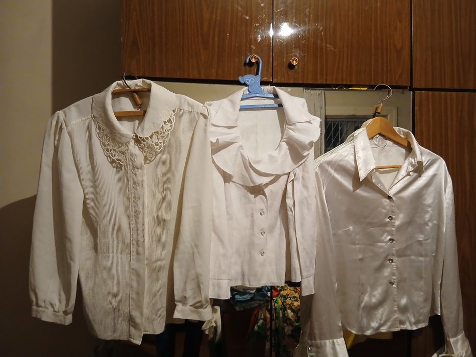 Офисные белые нарядные  блузки с пуговицами.
