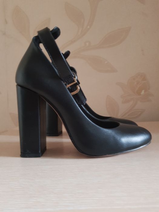 Продам туфельки 35 размер