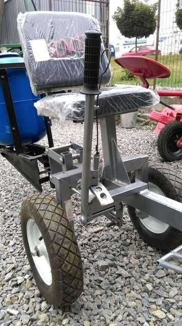 Scaun tapitat - carut reglabil cu roti pentru motocultor motosapa NOU