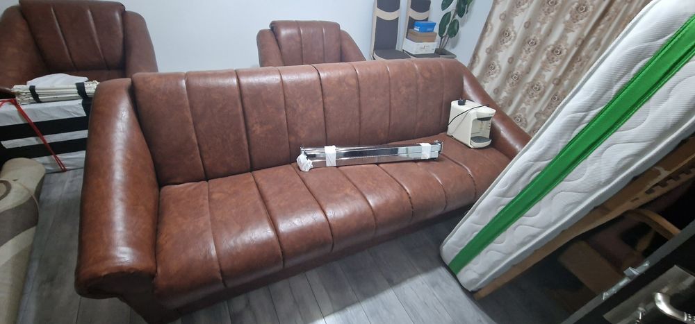 Vand mobila din lemn masiv!