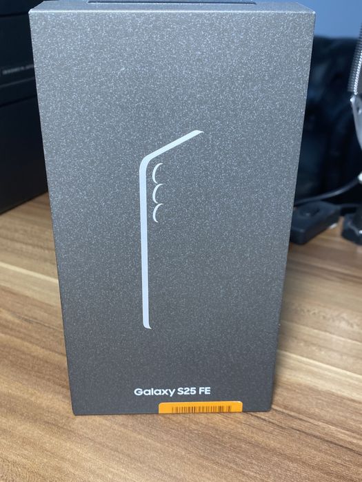 Samsung Galaxy S25 FE • 128 GB • Jetblack