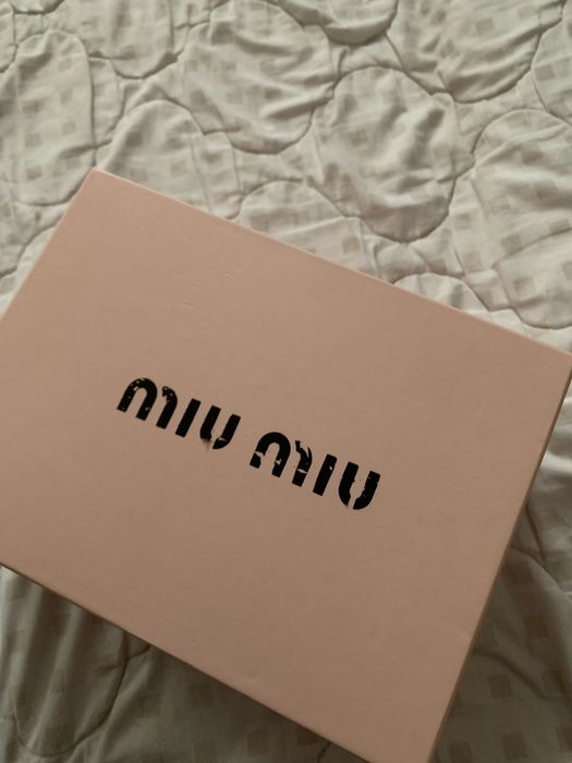 Колжетимды суммада,Сумка MIUMIU новая.