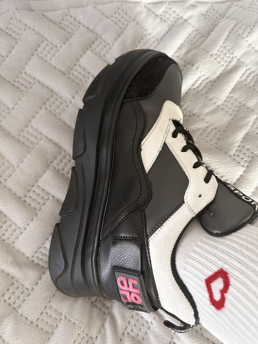 Продам кроссовки