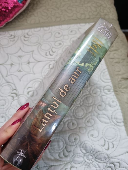 "Lantul de aur" de Cassandra Clare