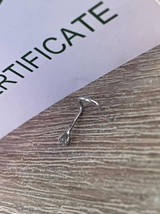 Златна обеца за нос