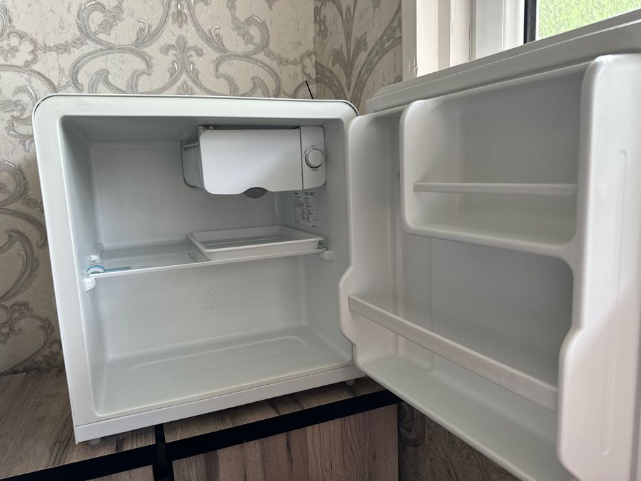 Мини холодильник Midea. Доставка есть