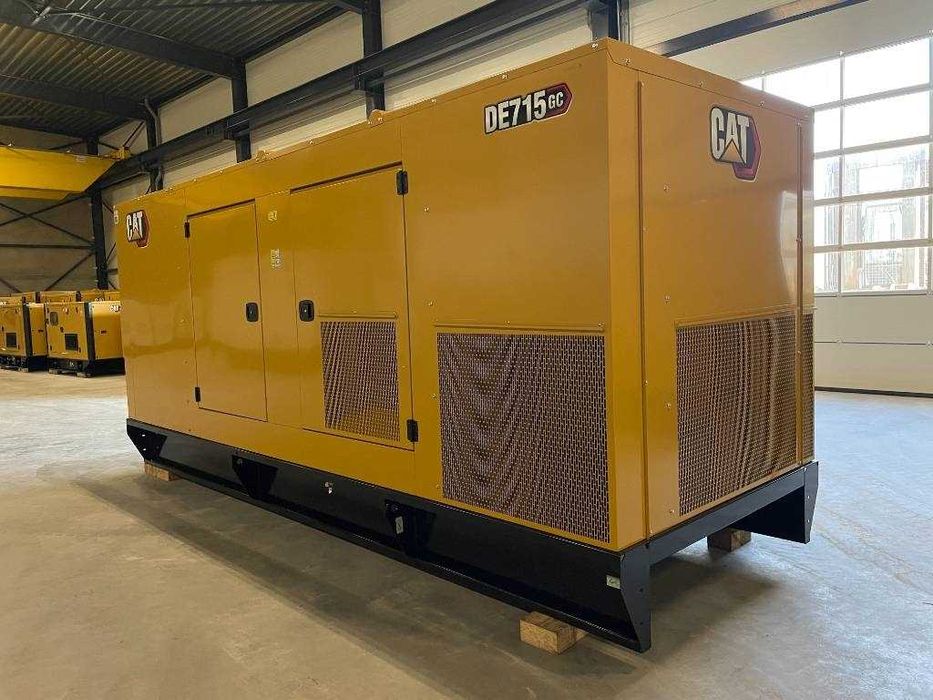 Generator Caterpillar industrial 400 kVA 500 kVA 600 kVA 800 kVA 1000 kVA pentru port nave santier naval uz 24h productie continua