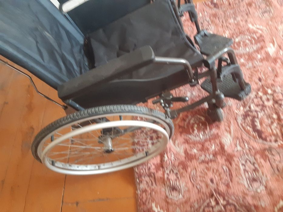 Продам инвалидную коляску
