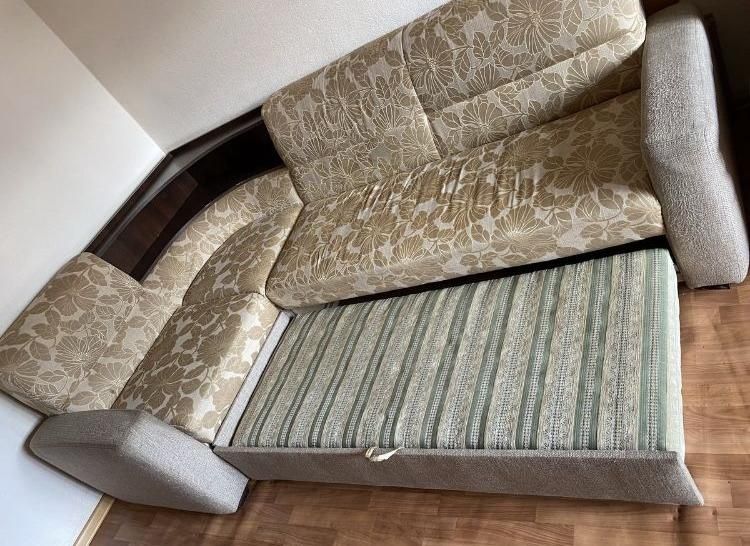 Продам диван угловой.