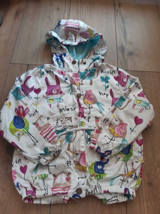 Продавам детски якета ветровка и горница с лека вата