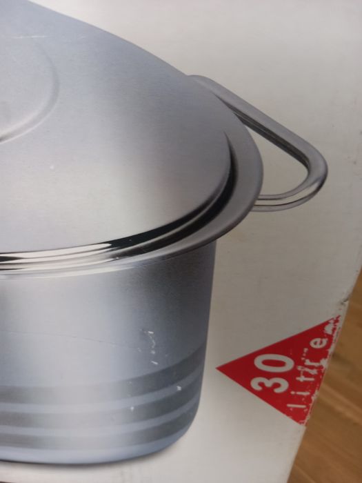 Кастрюля с крышкой