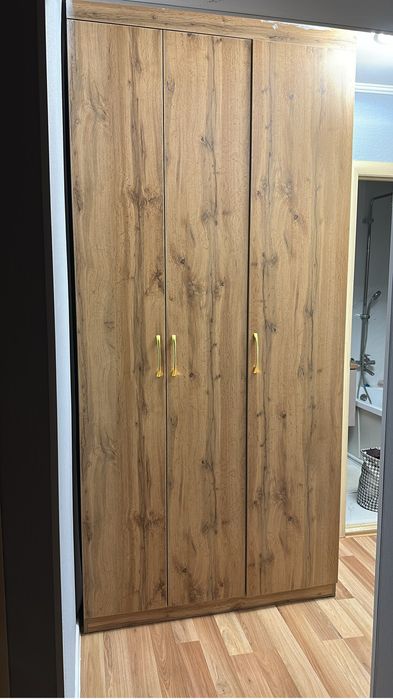 Продам отличный шкаф.