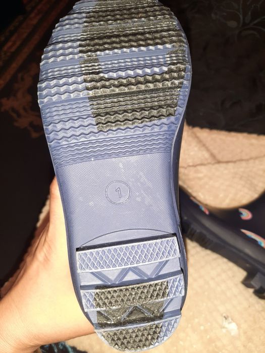 Продам детские резиновые сапожки!