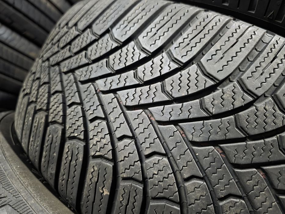 2бр Зимни гуми 205 55 16 - Bridgestone - DOT 2024