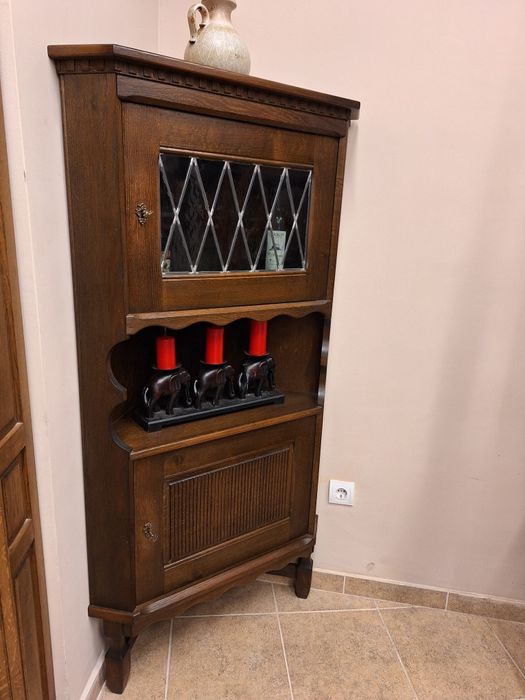 Винтидж ъглова витрина