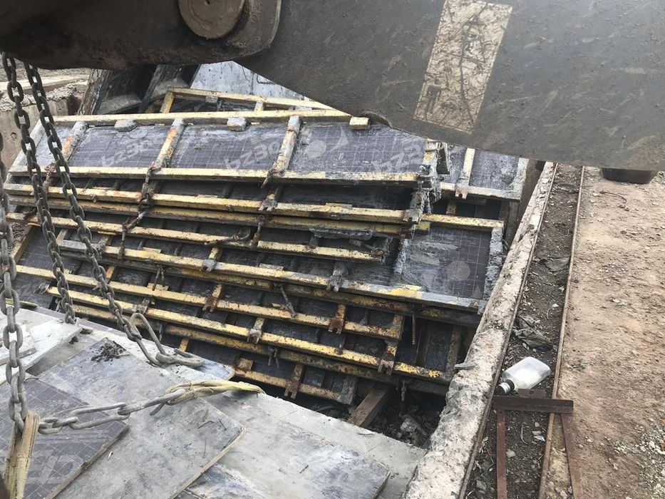 Калона опалубки леса