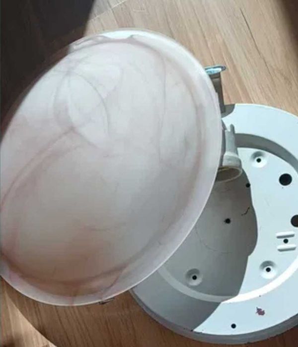 Хубава таванна лампа стъклена