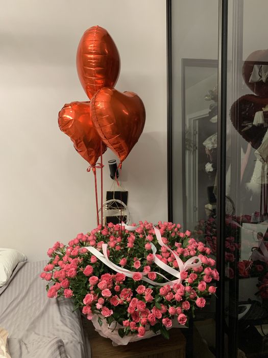 Розы мелкие с шарами