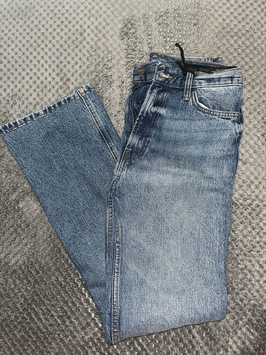 Чисто нови дънки Зара. Не са носени. Само изпрани