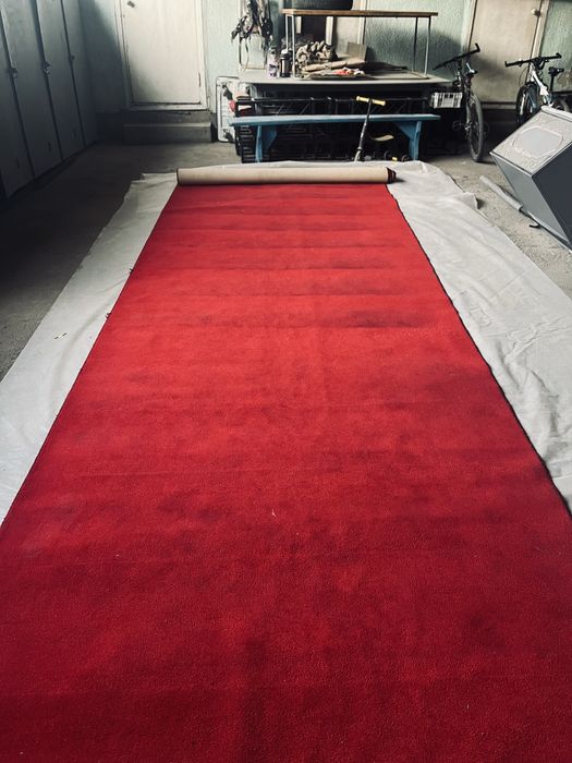 Продаю б/у красные дорожки