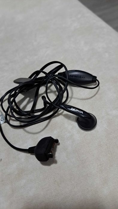 Casti Nokia cu fir