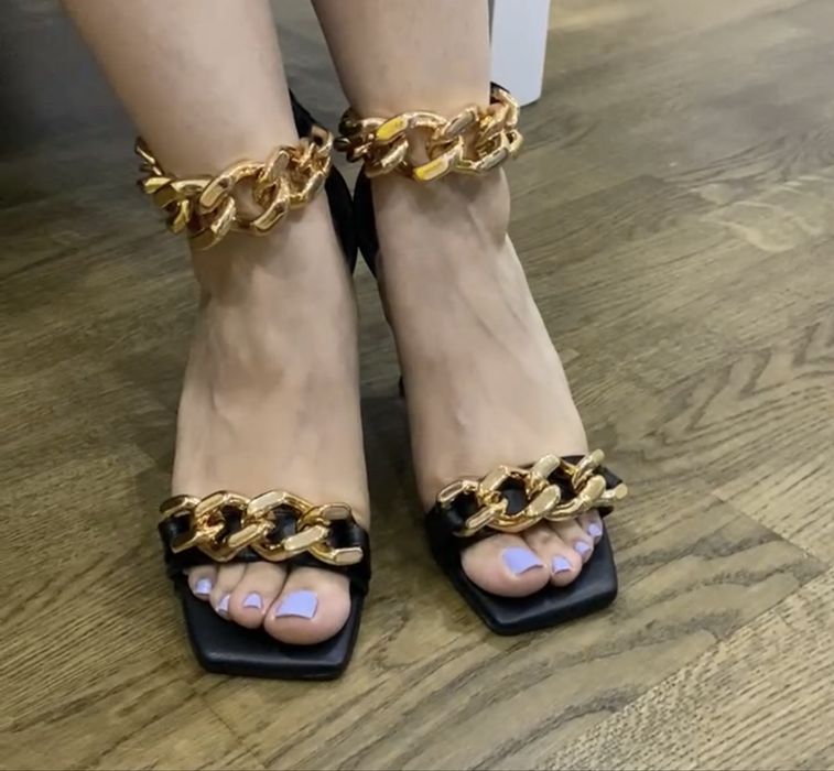 Босоножки новые