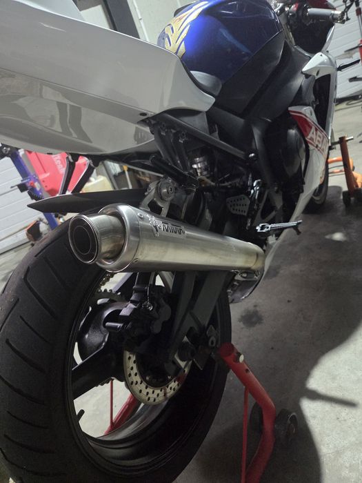 Yamaha r1 ediție limitata