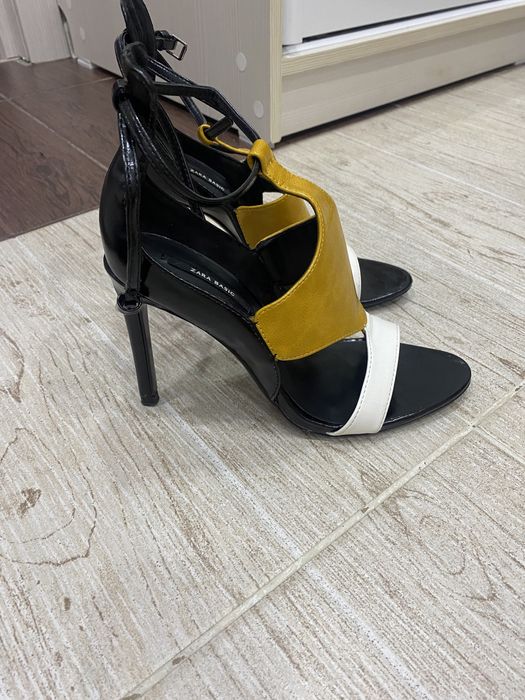 Босоножки Zara