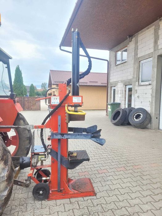 Despicator de lemne hidraulic