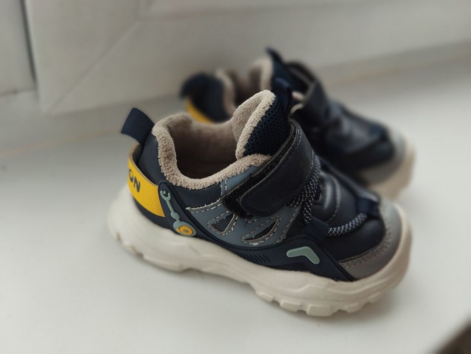 Кроссовки.     .