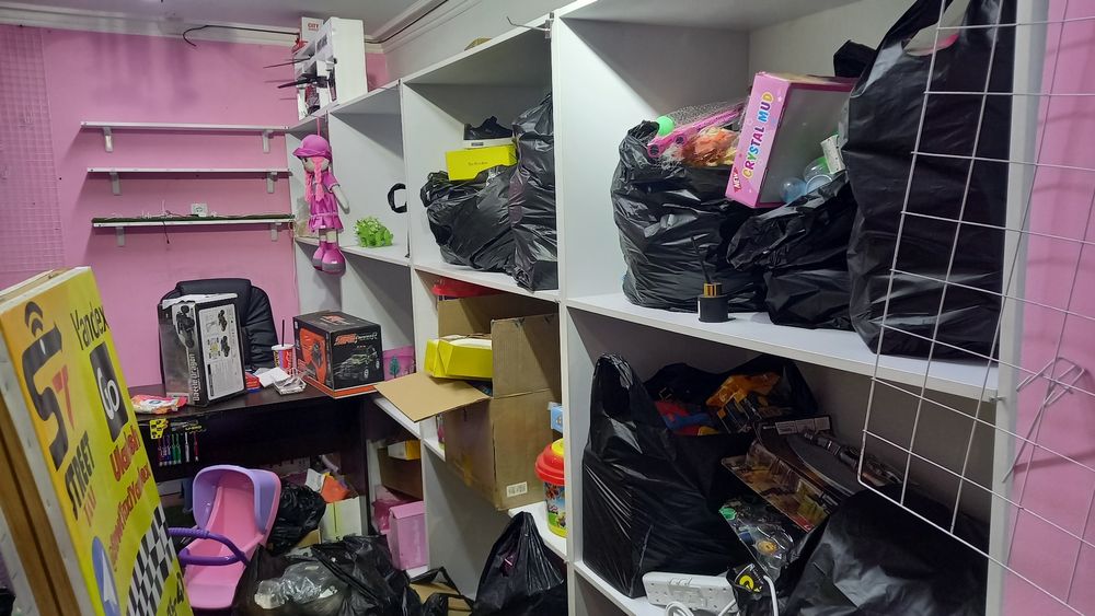 Plakat stelaj sotiladi