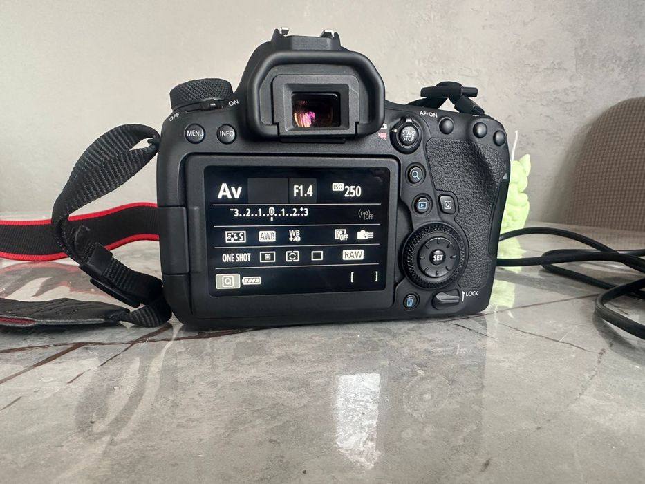 Фотокамера Canon EOS 6D Mark II