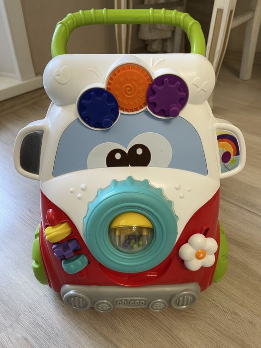 Продаю толокар Chicco.