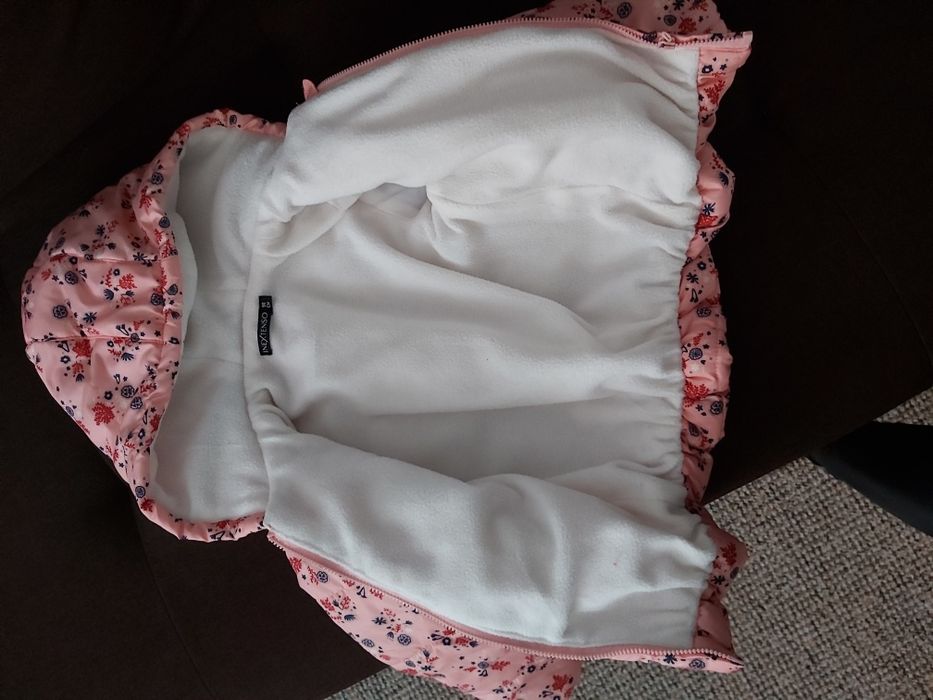 Hainute de toamna fetiță