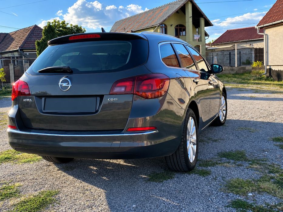 Opel Astra Break 2012  1.7 Diesel Full Option