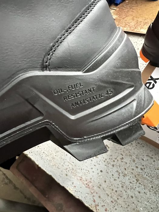 Vand bocanci protectie Uvex marimea 45