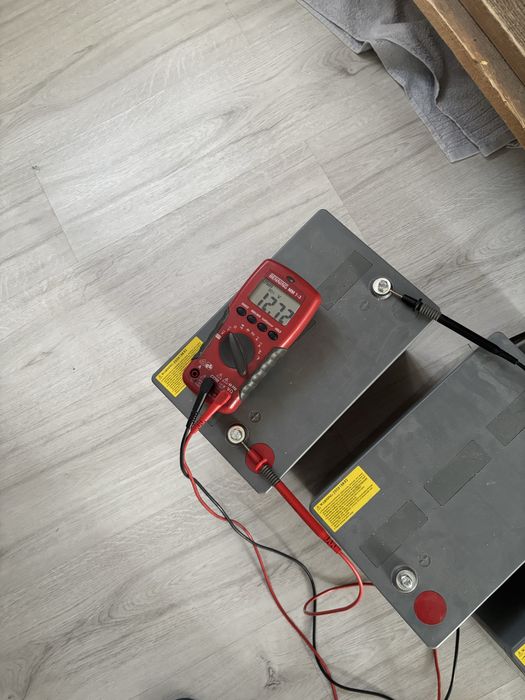 Se vind 4 acumulati gel CSB