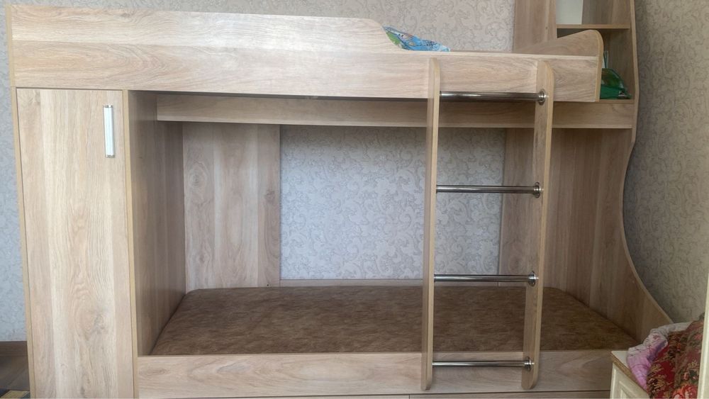 Двухьярусная кровать